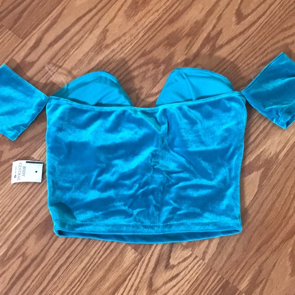 BODY CENTRAL VELVET PLUNGING OFF SHOULDER CROP TOP - Picture 5 of 6